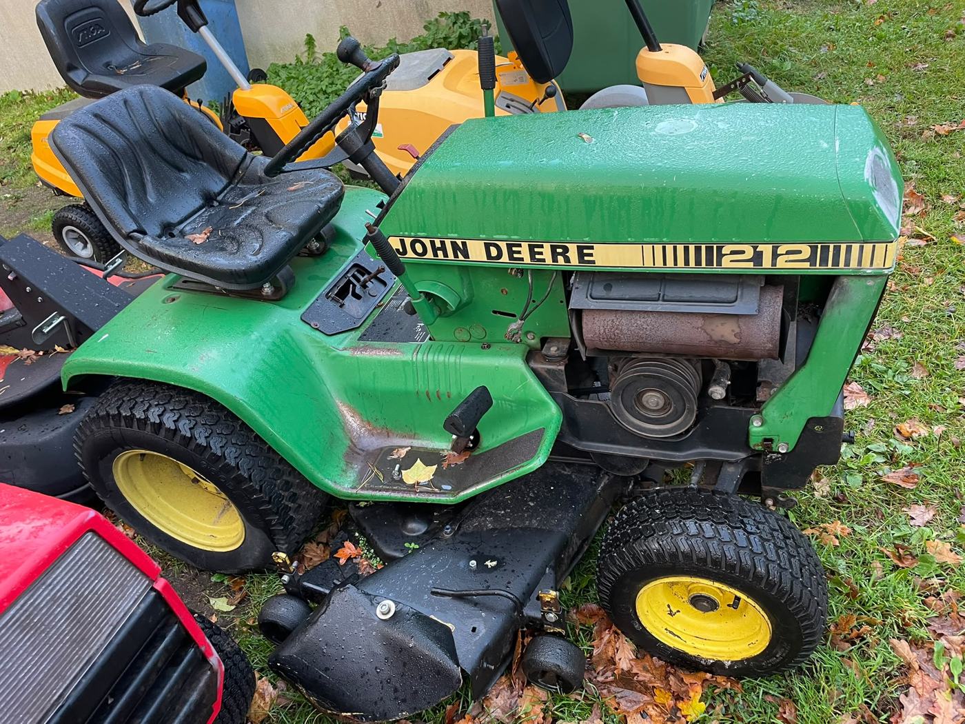 John Deere sodo traktoriukas: seni modeliai ir naudotos dalys